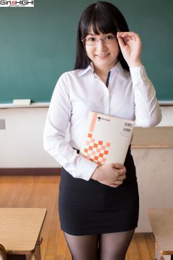 偷玩同学漂亮麻麻张嫣